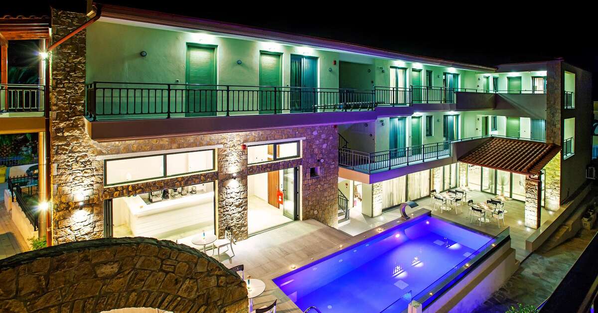 Een foto van het zwembad bij Core Hotels