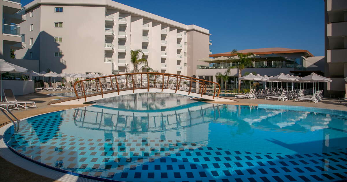 Een foto van het zwembad bij Vangelis Hotel & Suites