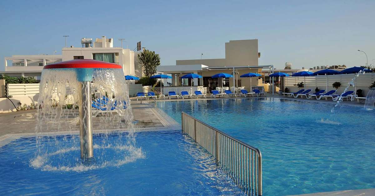 Een foto van een overzicht van Euronapa Hotel Appartementen