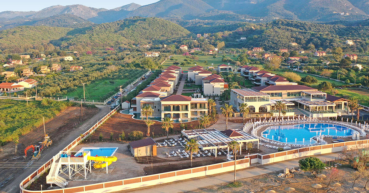 Een foto van de buitenkant van Almyros Beach Hotel