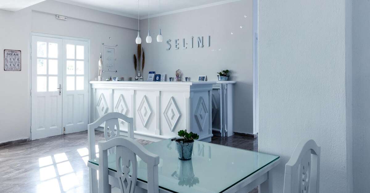 Een foto van het interieur van Selini Hotel