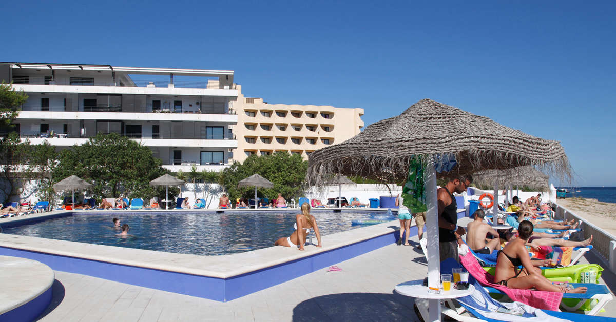 Ein Foto vom Pool im azuLine Hotel Mar Amantis I & II