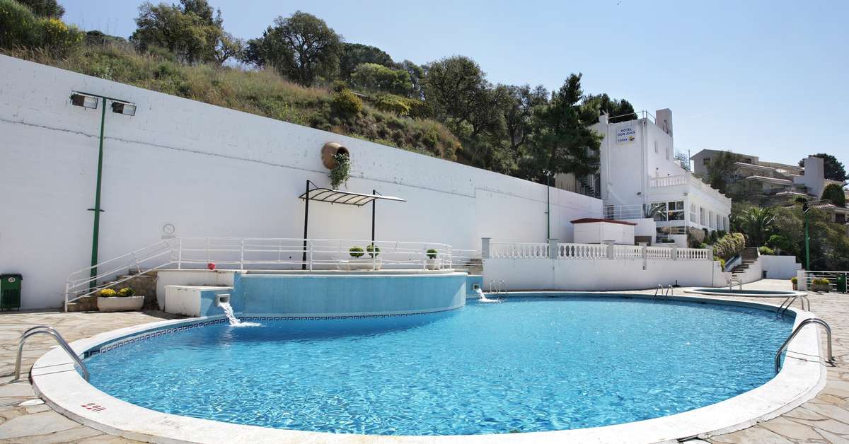 Een foto van het zwembad bij Hotel Don Juan Tossa