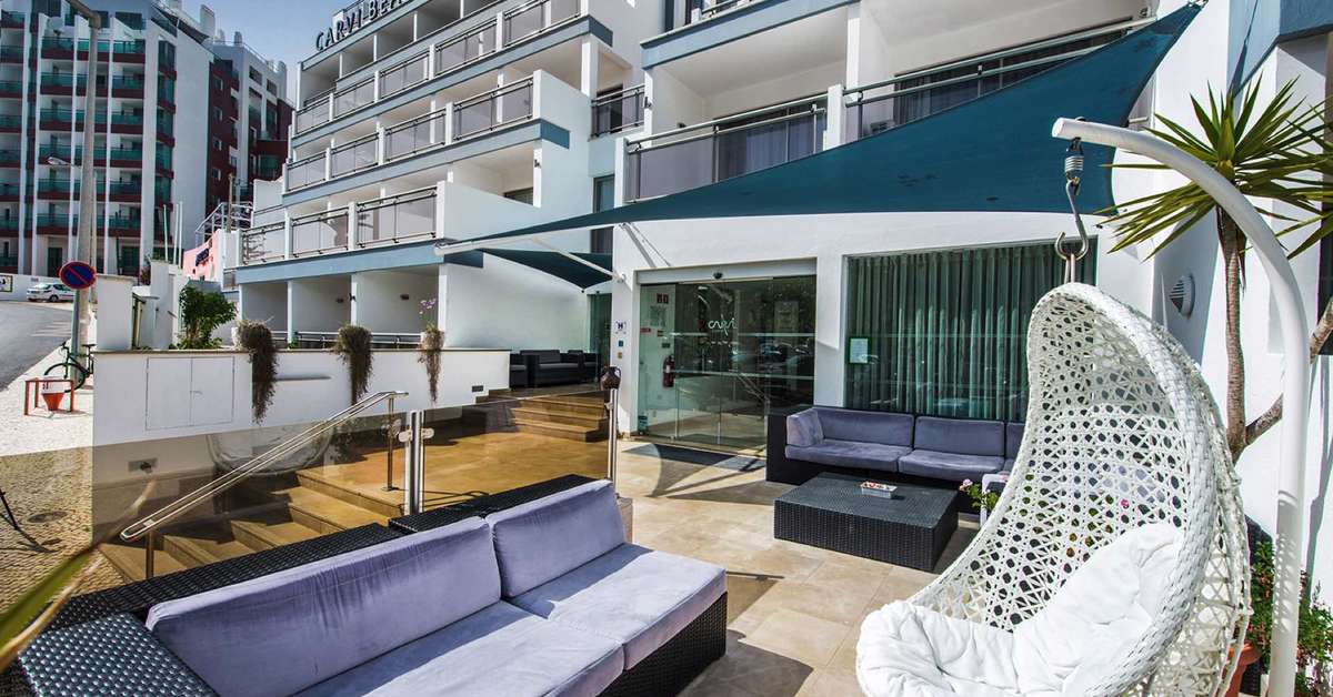 Een foto van de buitenkant van Carvi Beach Hotel