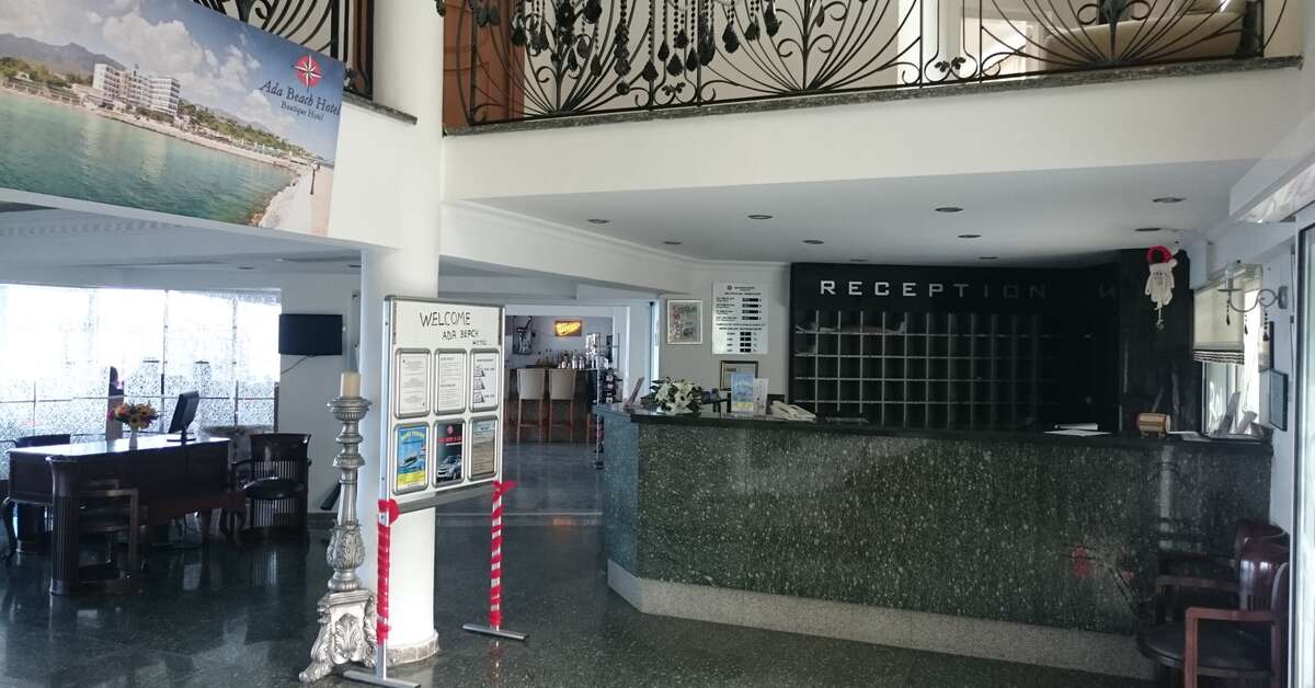 Een foto van het interieur van Ada Beach Hotel