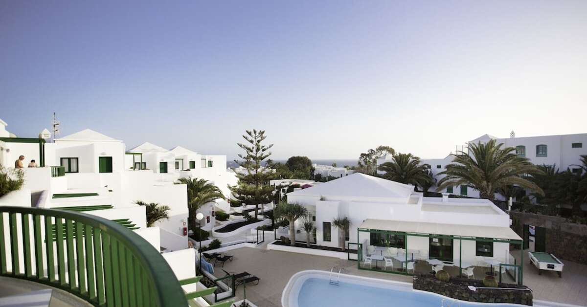 Ein Foto von der Außenansicht des El Guarapo Apartments