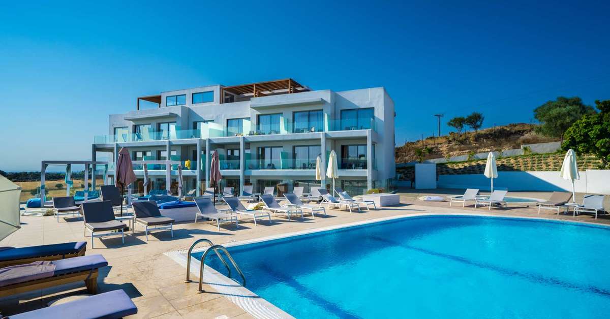Een foto van het zwembad bij Harmony Crest Resort & Spa