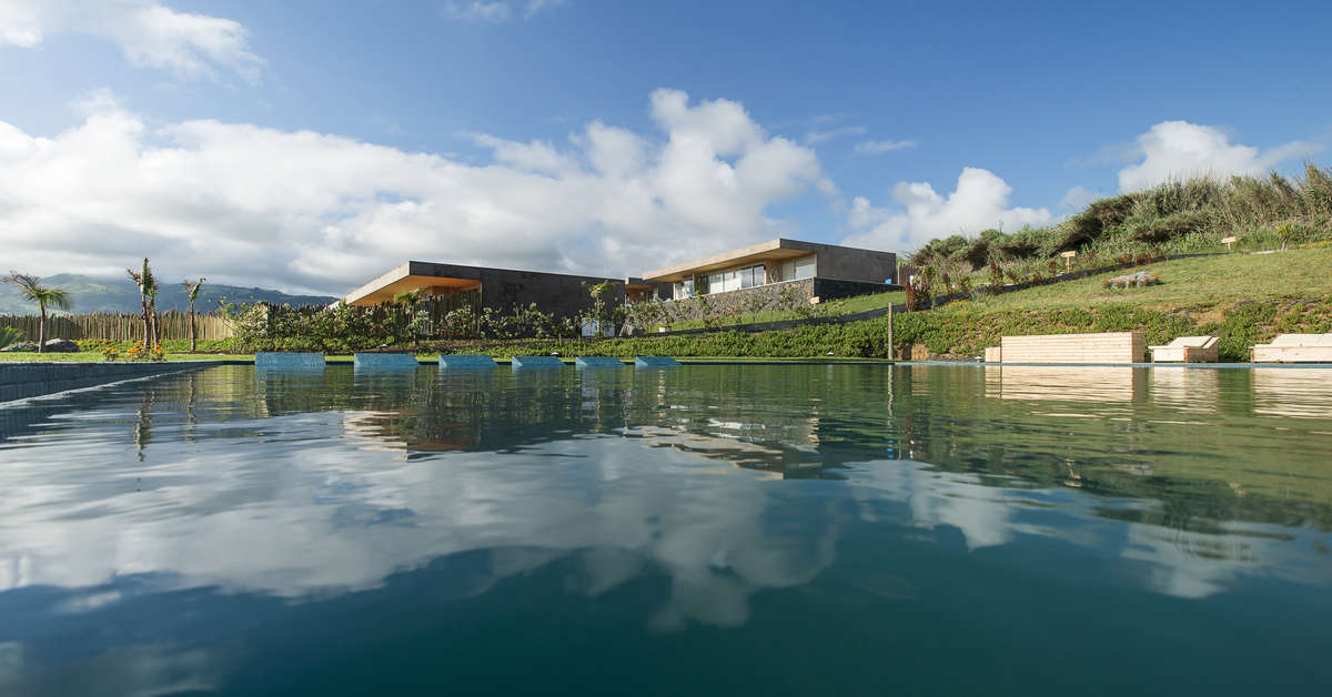 Een foto van het zwembad bij Santa Barbara Eco Beach Resort