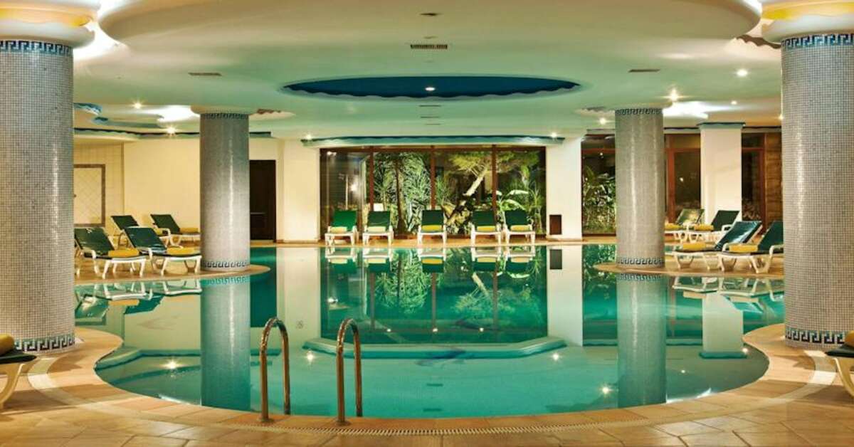 Een foto van het zwembad bij Papillon Belvil Resort & Spa
