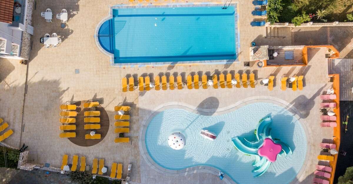 Een foto van het zwembad bij Katrin Hotel & Bungalows