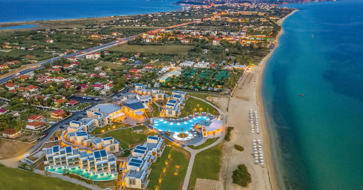 Een foto van de buitenkant van Portes Lithos Luxury Resort