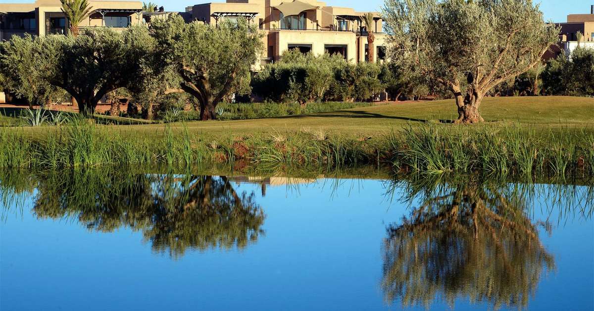 Een foto van de buitenkant van Royal Palm Marrakech