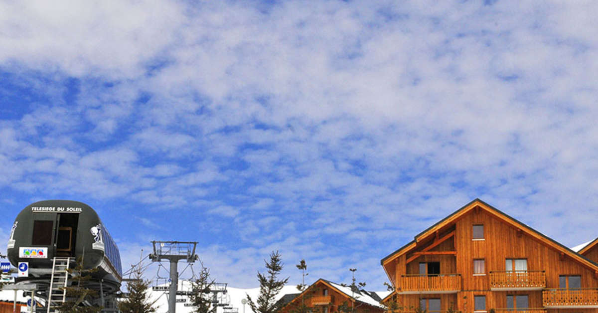 Een foto van de buitenkant van Les Chalets Goelia