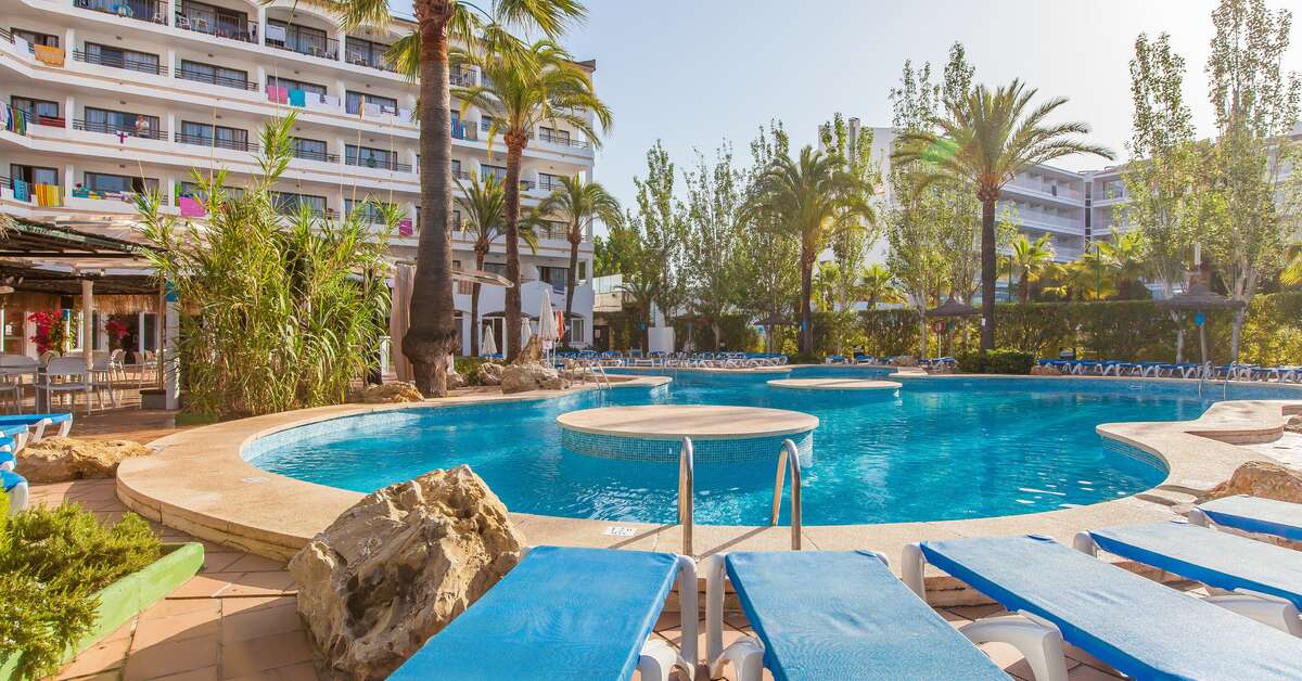 Een foto van het zwembad bij Sol De Alcudia Appartementen