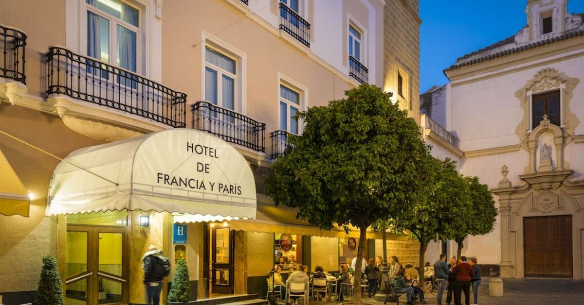 Een foto van de buitenkant van Hotel de Francia y Paris