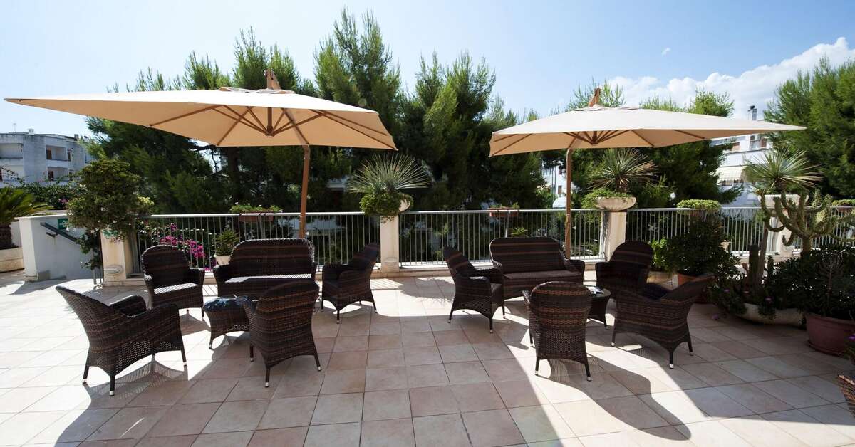 Een foto van het terras bij Hotel Degli Aranci Vieste