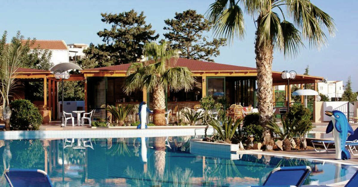Een foto van het zwembad bij Asterias Village Resort