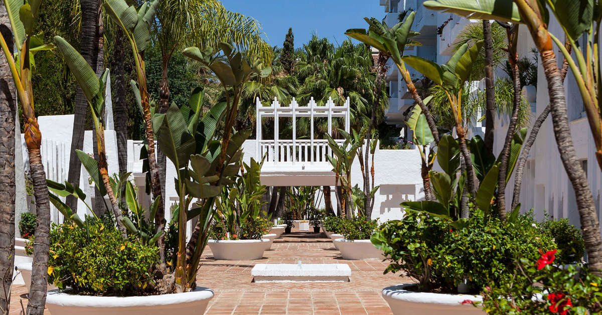 Een foto van het terras bij Hotel Suites Albayzin del Mar