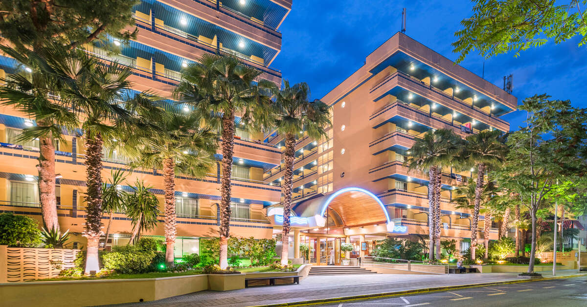 Een foto van de buitenkant van 4R Hotel Playa Park