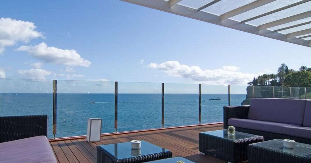 Ein Foto von der Terrasse im Pestana Carlton Madeira