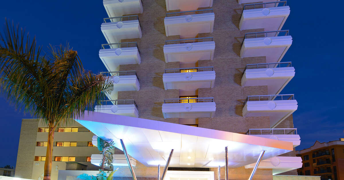 Een foto van de buitenkant van Sol Torremolinos Don Pablo