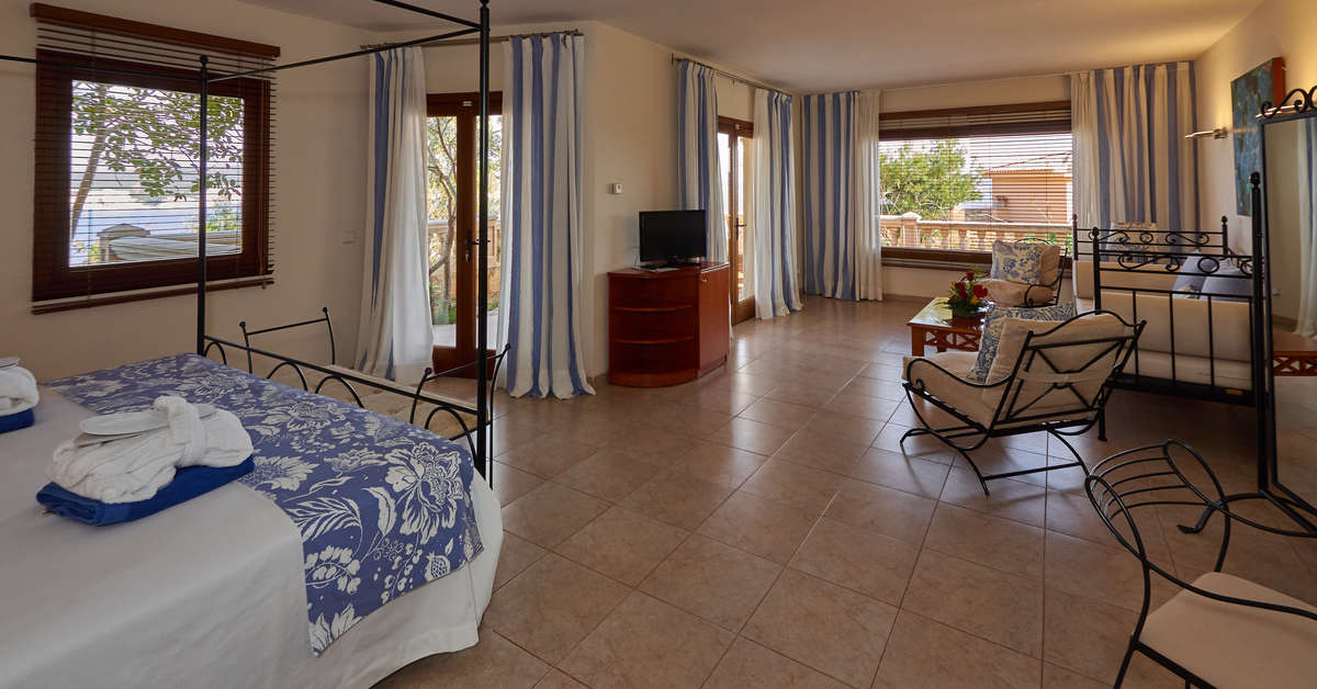 Ein Foto Petit Cala Fornells Hotel