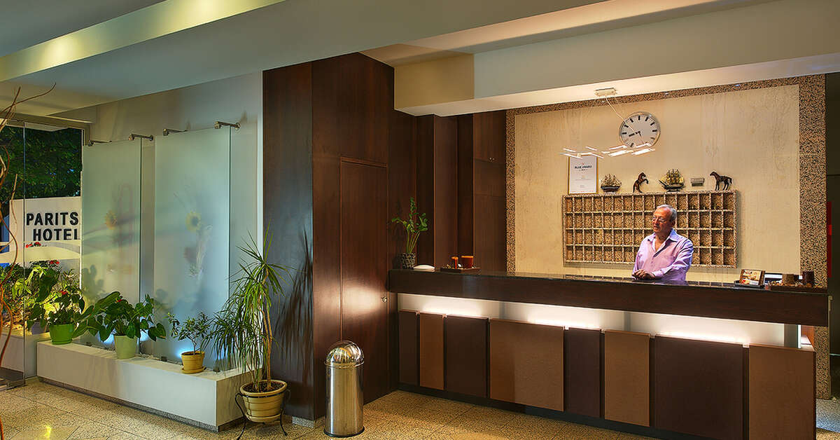 Een foto van het interieur van Paritsa Hotel