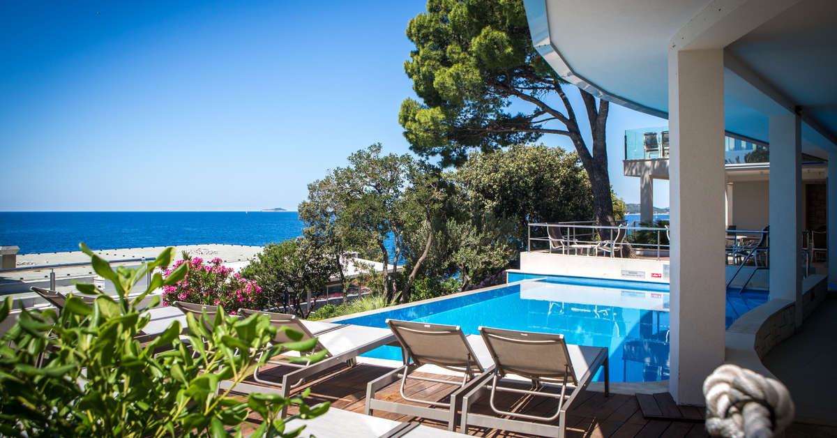 Ein Foto vom Pool im Hotel Royal Neptun