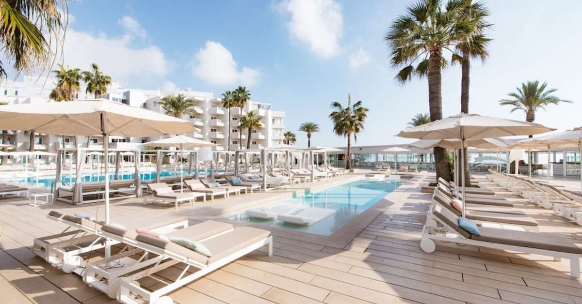 Een foto van het zwembad bij Hotel Garbi Ibiza & Spa