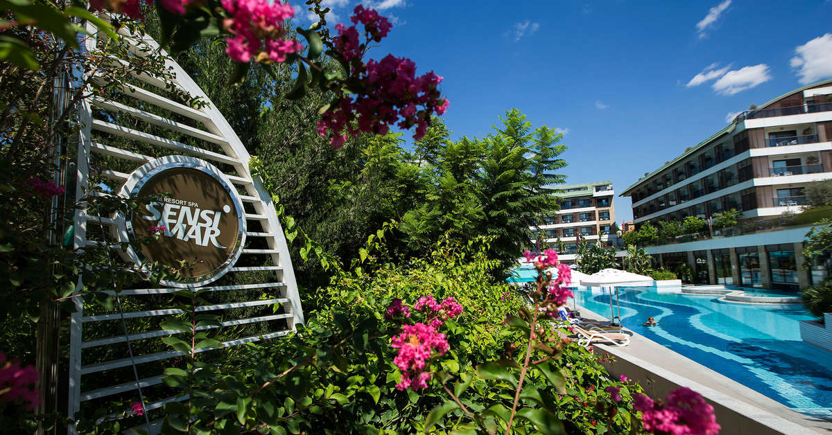 Een foto van het terras bij TUI Blue Side