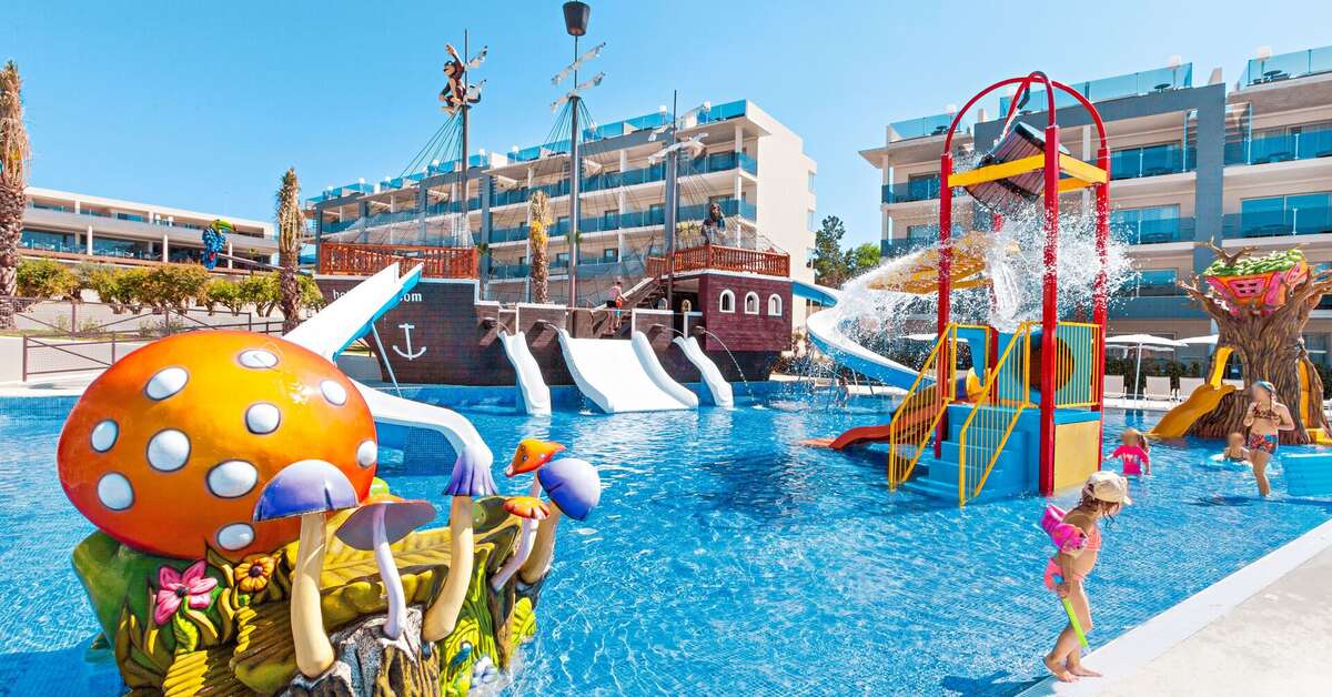 Een foto van het zwembad bij Hotel Zafiro Palace Alcudia
