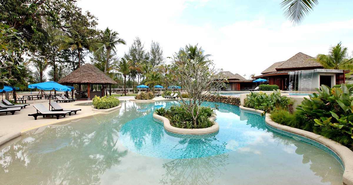 Een foto van het zwembad bij Apsara Beachfront Resort & Villa