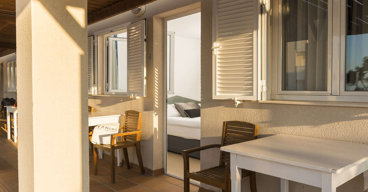 Ein Foto von der Außenansicht des Hotel Tahiti