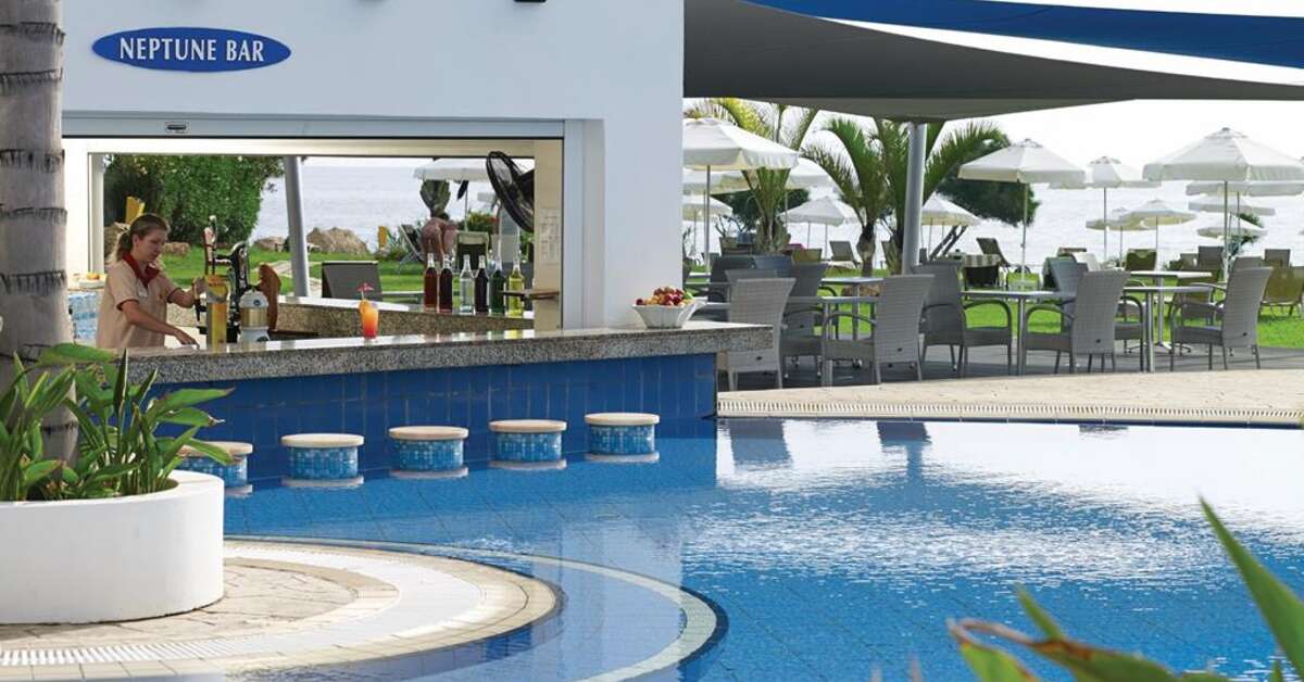 Een foto van het zwembad bij TUI Blue Atlantica Sea Breeze