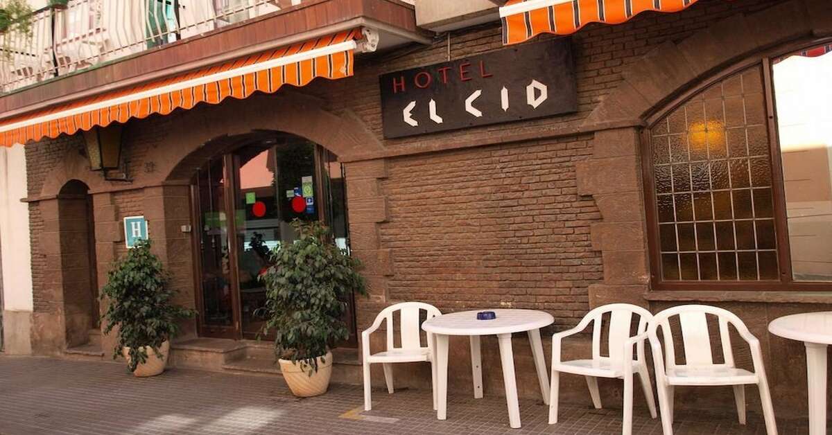Een foto van de buitenkant van Hotel El Cid