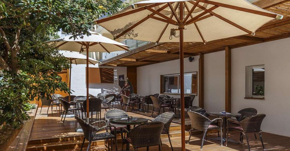 Ein Foto von der Terrasse im Hotel Athena