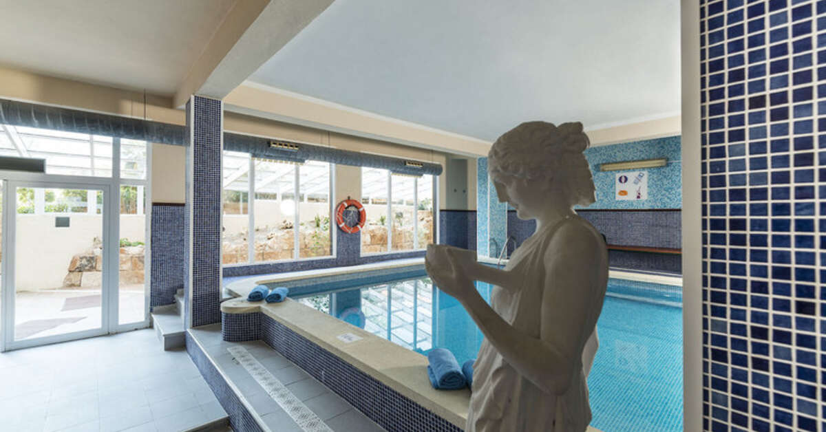 Een foto van het zwembad bij Salles Hotel Marina Portals