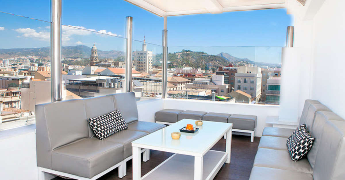 Een foto van het terras bij Soho Bahia Malaga Hotel
