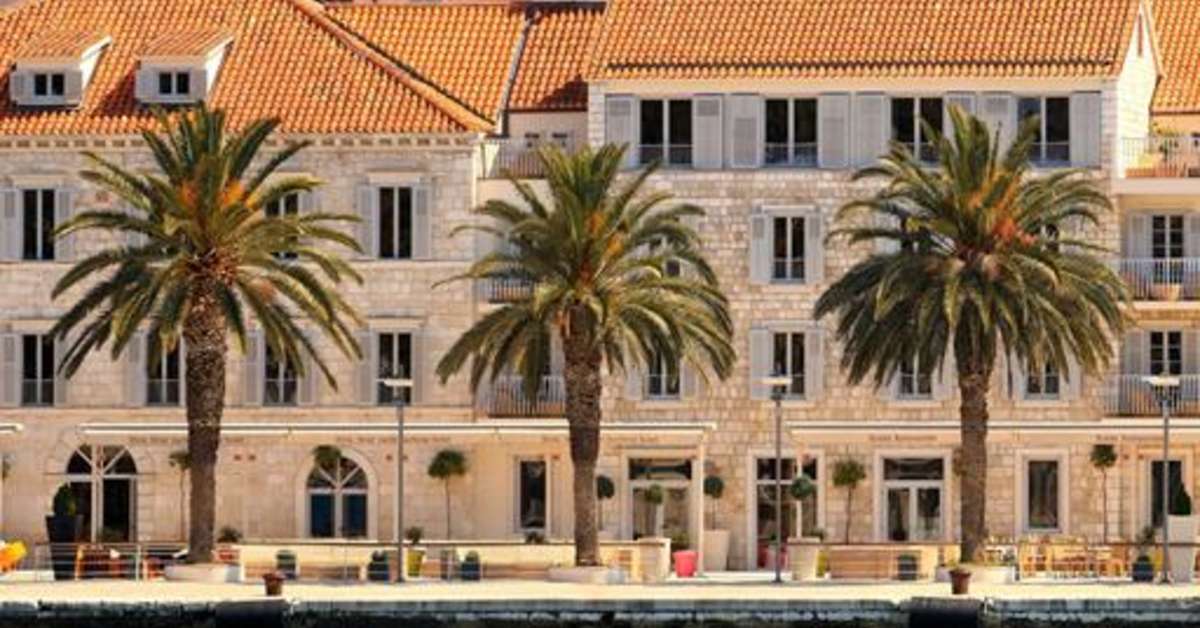 Een foto van de buitenkant van Riva Marina Hvar Hotel