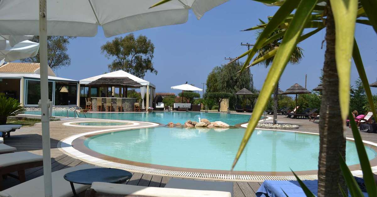 Een foto van het zwembad bij Almyros Villas