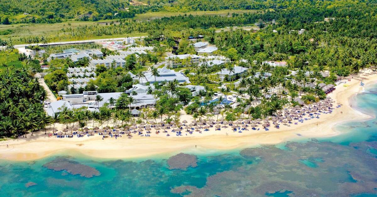 Een foto van het zwembad bij Grand Bahia Principe El Portillo