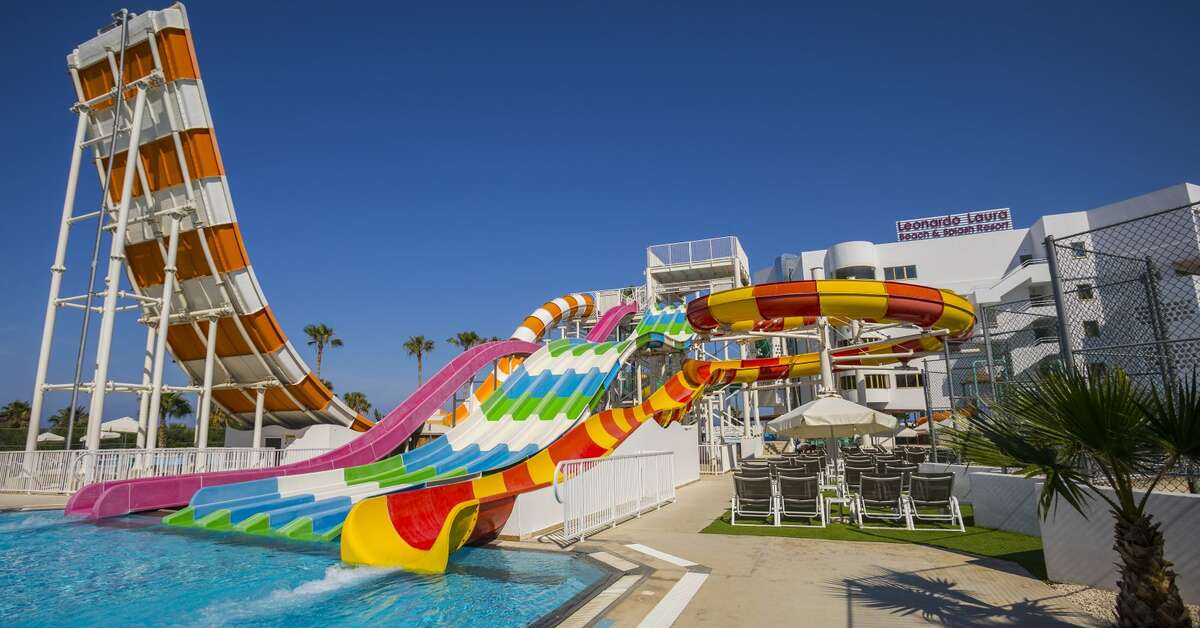 Een foto van het zwembad bij Leonardo Laura Beach & Splash Resort