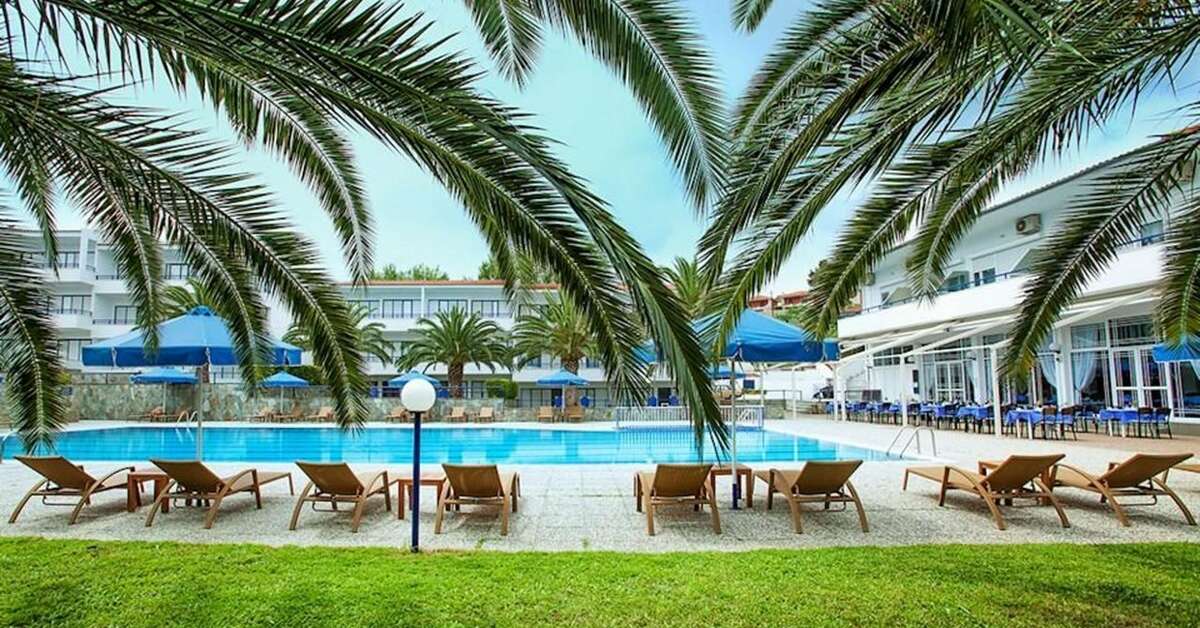 Een foto van het zwembad bij Port Marina Hotel