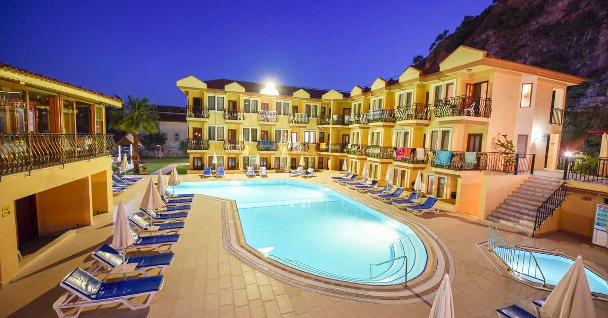 Een foto van het zwembad bij Belcehan Beach Hotel