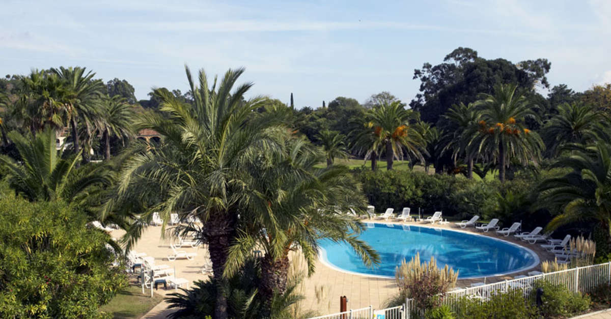 Een foto van het zwembad bij Sowell Hotels Golfe de Saint Tropez