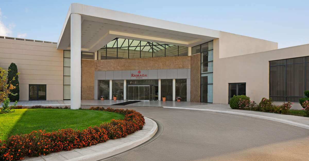 Ein Foto Ramada Plaza by Wyndham Thraki