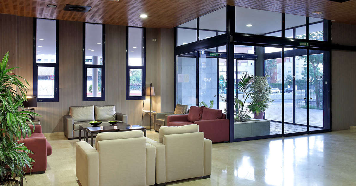 Een foto van het interieur van Exe Sevilla Palmera