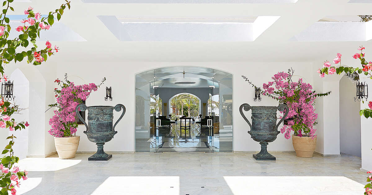 Een foto van de buitenkant van Grecotel Caramel Boutique Resort