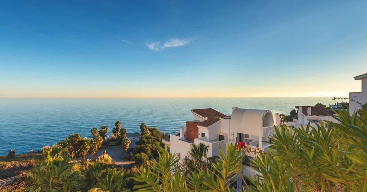 Een foto van de buitenkant van Olee Nerja Holiday Rentals