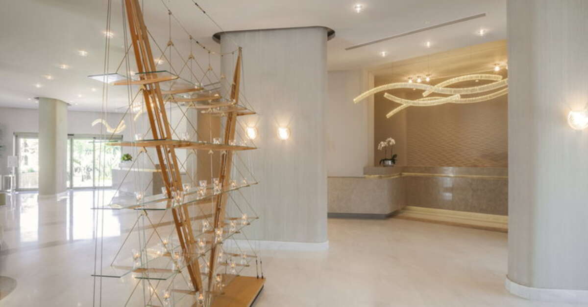 Een foto van het interieur van Ikos Olivia